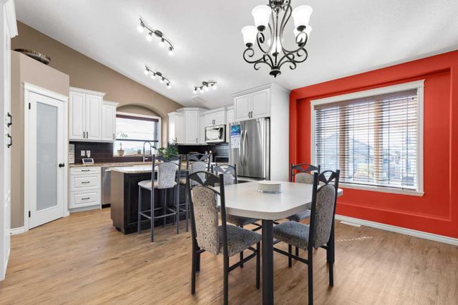 75 Somerset Dale Se, Home with 5 bedrooms, 3 bathrooms and 6 parking in Medicine Hat AB | Image 9