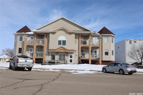 101-226 3rd Avenue W, Assiniboia, SK, S0H3R0 | Card Image