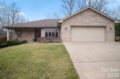 105 Fairway Knoll Dr, Hendersonville, NC, 28739-8827 | Card Image