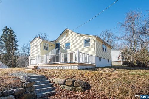 40 Kingsland Rd, Hewitt, NJ, 07421-1519 | Card Image