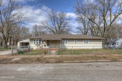 312 E Wilson St, Carterville, MO, 64835-1359 | Card Image