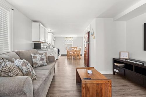 unit-1-8 Commonwealth Ave, Salisbury, MA, 01952-1731 | Card Image