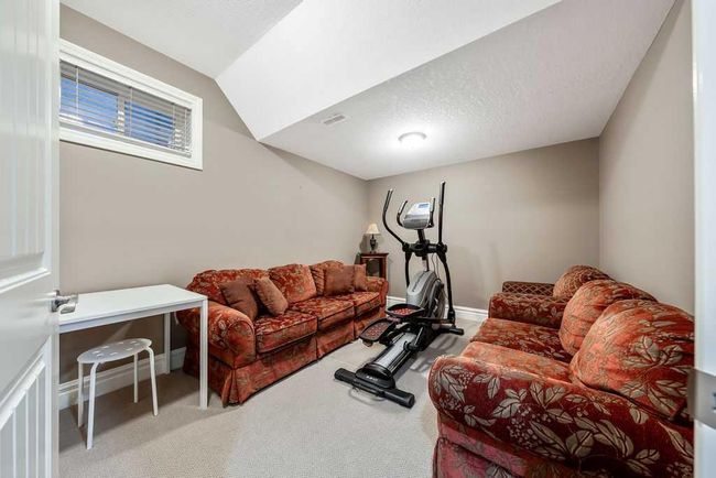 169 Signature Way Sw, House other with 5 bedrooms, 4 bathrooms and 4 parking in Calgary AB | Image 34