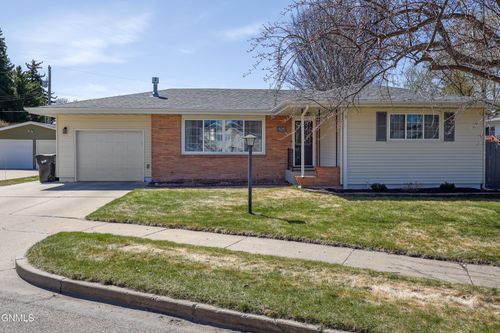 825 W Owens Avenue, Bismarck, ND, 58501 | Card Image