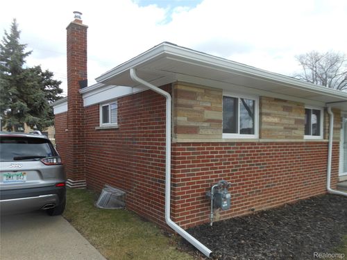 22025 Tanglewood Street, St Clair Shores, MI, 48082 | Card Image