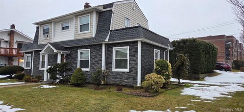 2 Sportsmans Ave, Freeport, NY, 11520-5006 | Card Image