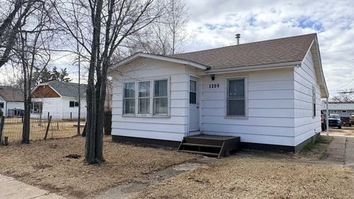 1209 5 Ave, Wainwright, AB, T9W1L8 | Card Image