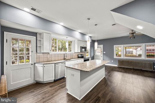 136 Lincoln Ave, LANGHORNE, PA, 19047-5216 | Card Image