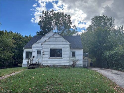 74 Vesper St, Akron, OH, 44310-2953 | Card Image