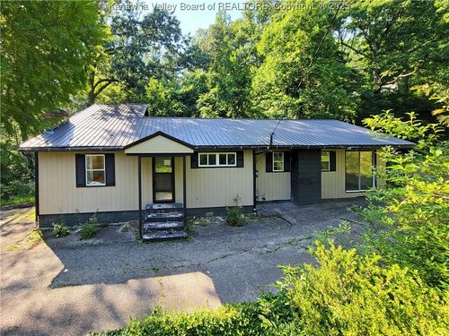 807 Honeysuckle Rd, Elkview, WV, 25071-9233 | Card Image