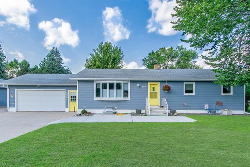 205 Prairie Ave Ne, Staples, MN, 56479-3203 | Card Image