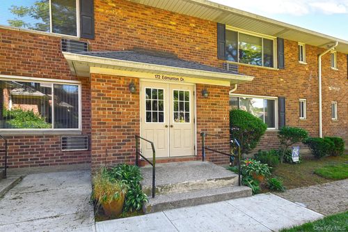 d9-172 Edmunton Dr, North Babylon, NY, 11703-5236 | Card Image