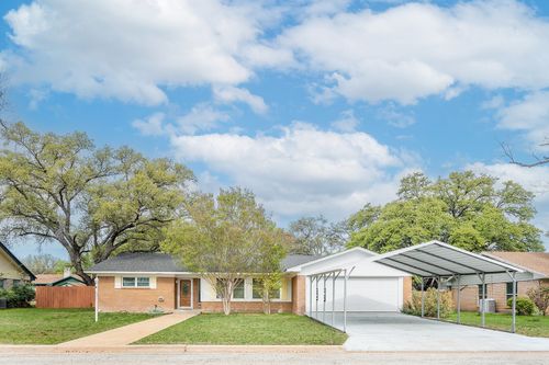 2102 S High St, Brady, TX, 76825-7418 | Card Image