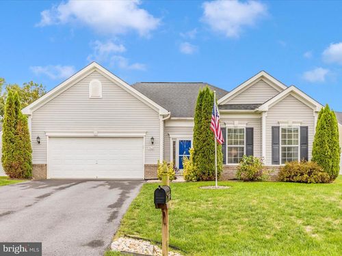 15621 Camden Dr, GREENCASTLE, PA, 17225-8699 | Card Image