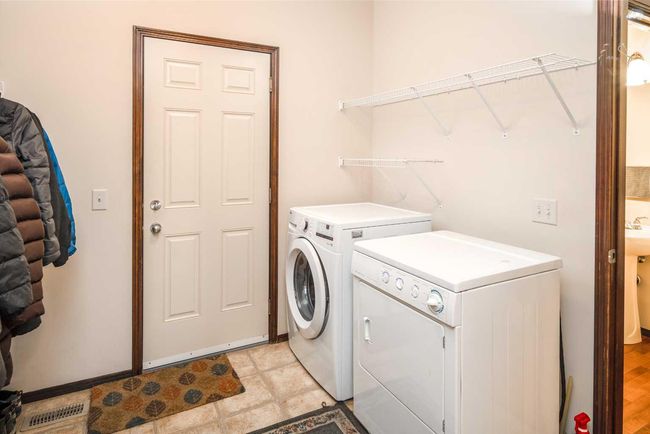 109 St Moritz Place Sw, House other with 3 bedrooms, 3 bathrooms and 4 parking in Calgary AB | Image 10