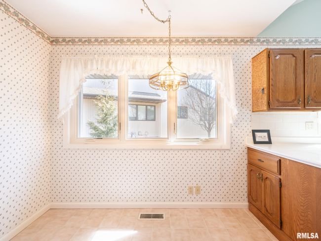 7619 N Melissa Ln, Condo with 3 bedrooms, 3 bathrooms and null parking in Peoria IL | Image 14