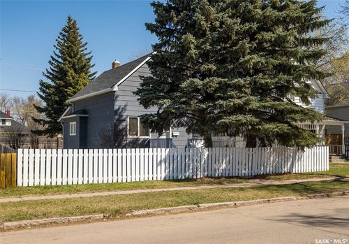 426 10th St E, Prince Albert, SK, S6V0Z4 | Card Image