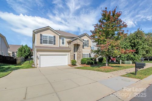 10323 Dominion Village Dr, Charlotte, NC, 28269-7916 | Card Image