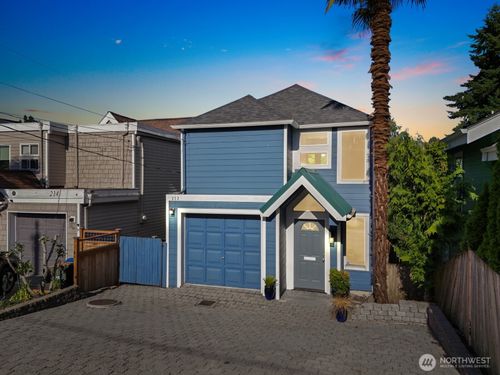 212 27th Ave E, Seattle, WA, 98112-5427 | Card Image