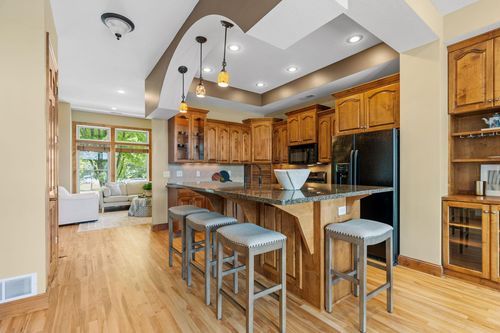 326 E Travelers Trl, Burnsville, MN, 55337-2885 | Card Image