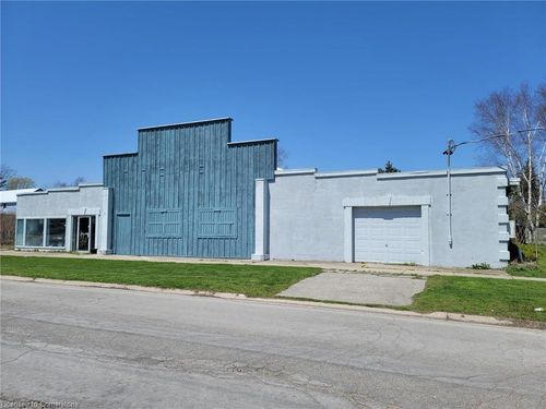 {{alt}} | Card Image