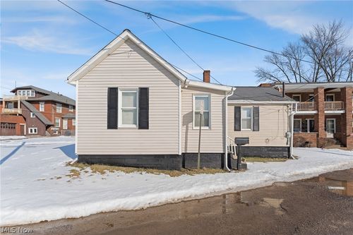 912 Essig Ct Nw, Canton, OH, 44703-2048 | Card Image