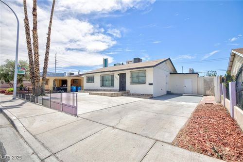 2312 Beverly Way, Las Vegas, NV, 89104-2760 | Card Image