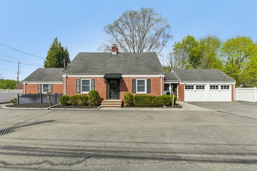1 Huntington Bay Rd, Huntington, NY, 11743-2234 | Card Image