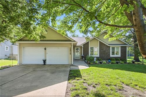 15015 Broadmoor St, Overland Park, KS, 66223-2505 | Card Image