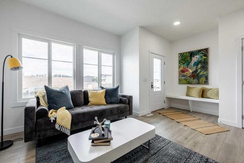 54 Andalusian Rd, Cochrane, AB, T4C3B7 | Card Image