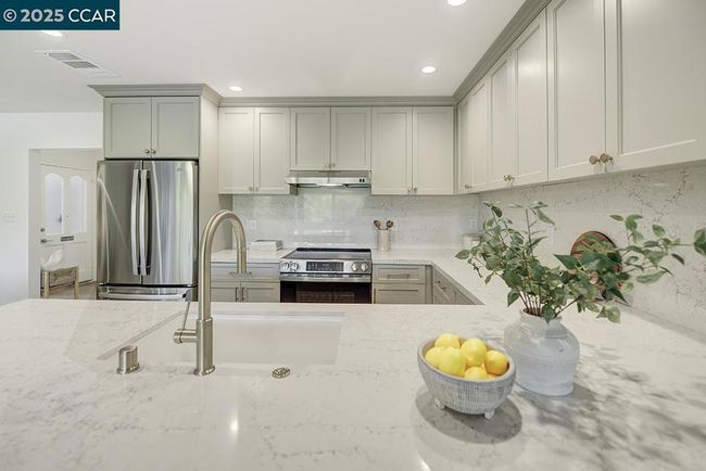 APT-5 - 1217 Running Springs Rd, Condo with 2 bedrooms, 1 bathrooms and 1 parking in Walnut Creek CA | Image 8