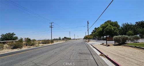 800 Old Woman Springs Rd, Lucerne Valley, CA, 92356 | Card Image