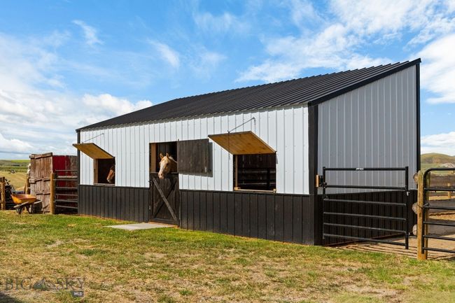 Loafing Shed | Image 5