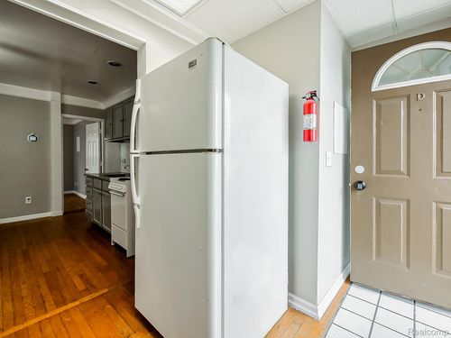 apt-d-3170 Dixie Hwy, Waterford, MI, 48328-1675 | Card Image