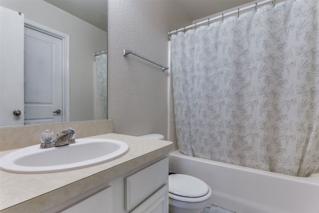 Full bathroom with shower / bath combo, vanity, and toilet | Image 11
