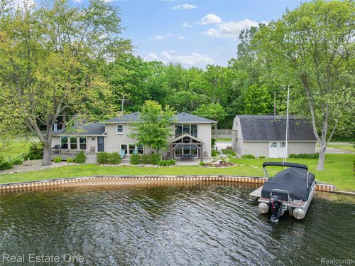 5370 Edgelake Dr, Pinckney, MI, 48169-9400 | Card Image