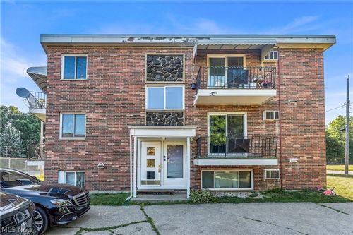 2up-18809 Bella Dr, Cleveland, OH, 44119-3055 | Card Image