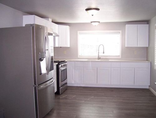 255 E Bolivar St, Salinas, CA, 93906-1755 | Card Image