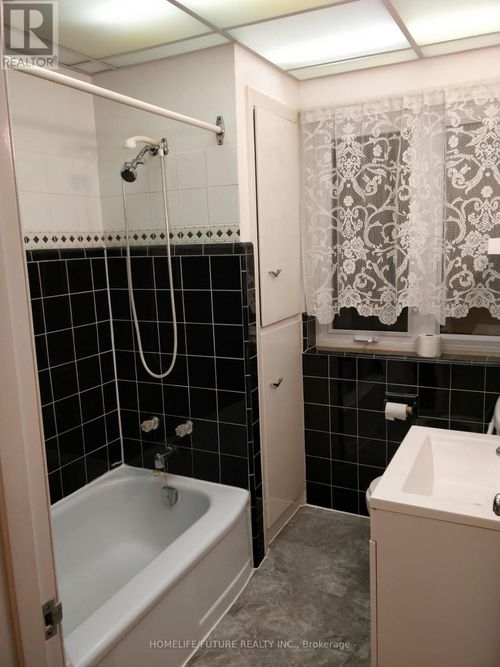 35 Commons Dr, Scarborough, ON, M1T1E3 | Card Image