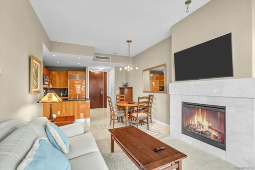 806-550 Front, San Diego, CA, 92101 | Card Image