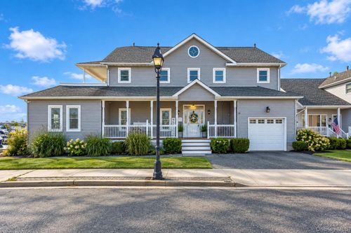 268 Gordon Pl, Freeport, NY, 11520-5634 | Card Image