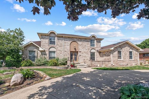 4041 Twin Lakes Ct, Shelby Twp, MI, 48316-1461 | Card Image