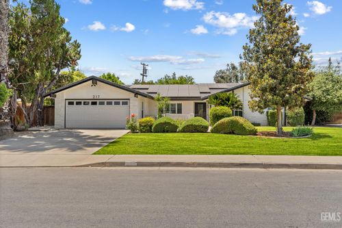 217 El Rio Dr, Bakersfield, CA, 93309-2303 | Card Image
