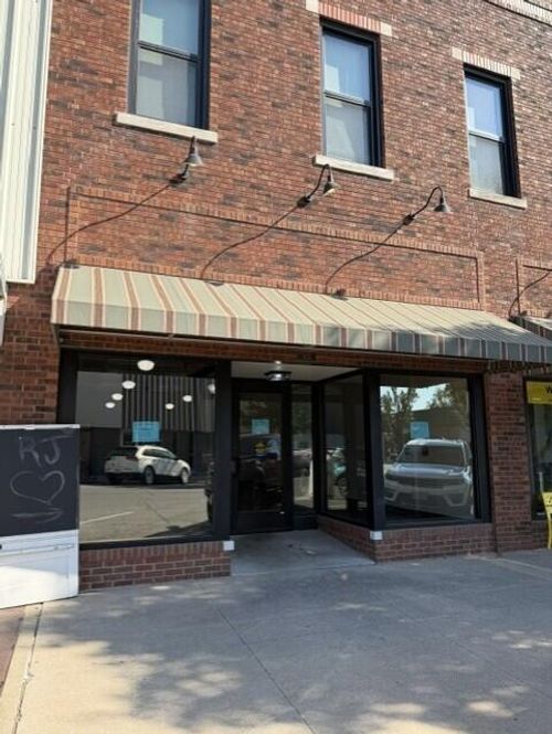 303 W Reed St, Moberly, MO, 65270-1558 | Card Image
