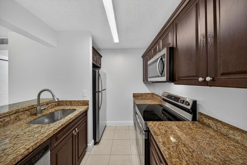 913 Meadows Cir, Boynton Beach, FL, 33436-8929 | Card Image
