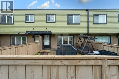 3809 45 St Sw, Calgary, AB, T3E3H4 | Card Image