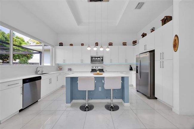 15037 Sw 174 Th St, House other with 4 bedrooms, 4 bathrooms and null parking in Miami FL | Image 6