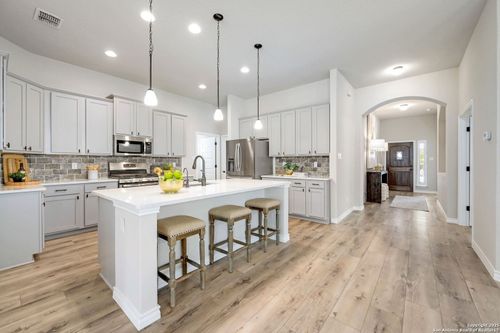 8942 Whimsey Rdg, Fair Oaks Ranch, TX, 78015-5111 | Card Image