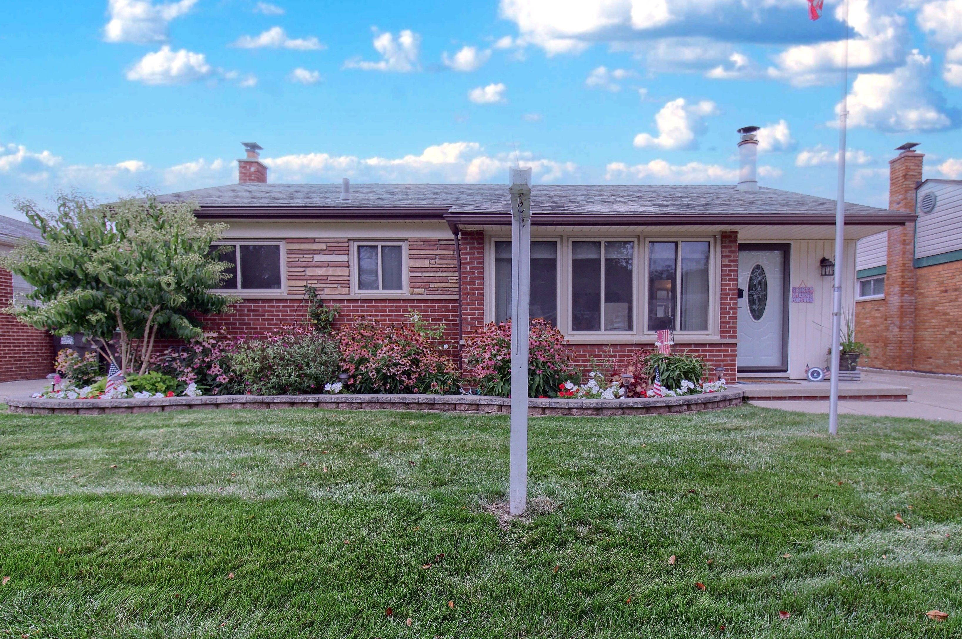 Hayes St, Taylor, MI 48180