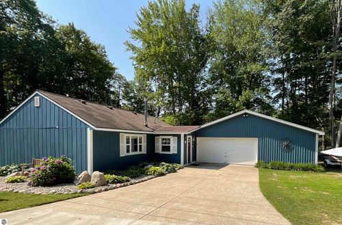 7180 Shore Rd Ne, Kalkaska, MI, 49646-8769 | Card Image